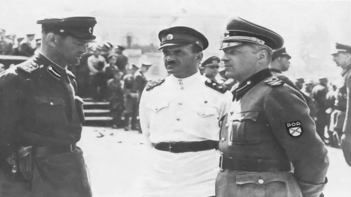 Слева направо: Баерский, полковник РОА, Кромиади, полковник РОА, Жиленков, генерал-лейтенант РОА. 22 июня 1943 г., Псков. (источник: https://clck.ru/33FoMU)