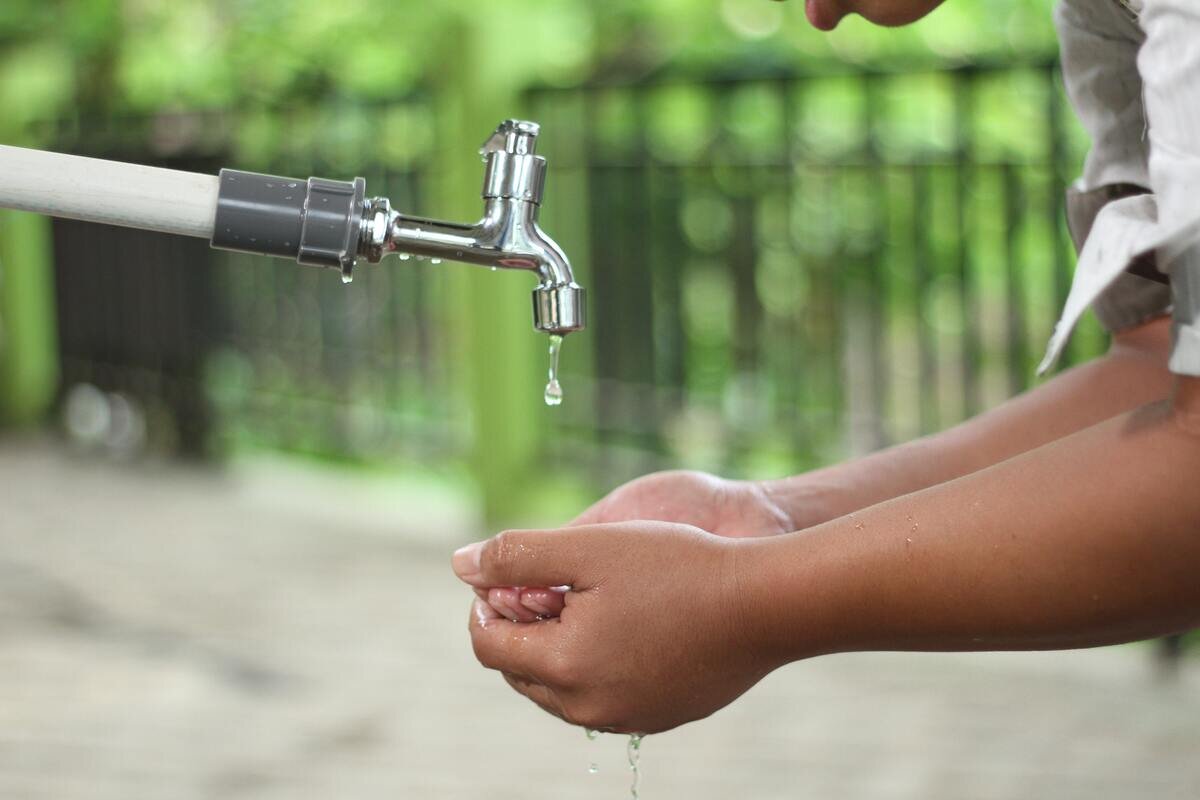 Почему постоянно отключают воду. Выключать воду. Перебои с водоснабжением.