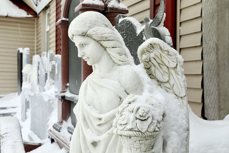    В Сургуте мэрия расторгла контракт с подрядчиком, оказывающим ритуальные услуги