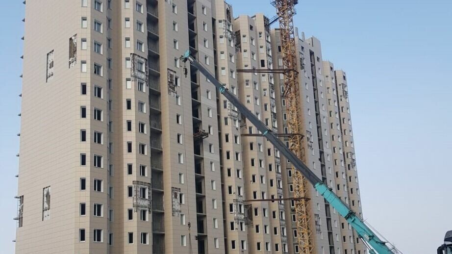     Компании, которые были признаны победителями электронного конкурса, достроят дома на улицах Салтыкова-Щедрина и Кавказской. За ходом работы следили Минстрой Хабаровского края.