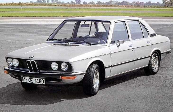 Седан BMW пятой серии первого поколения (E12), 1972-1984