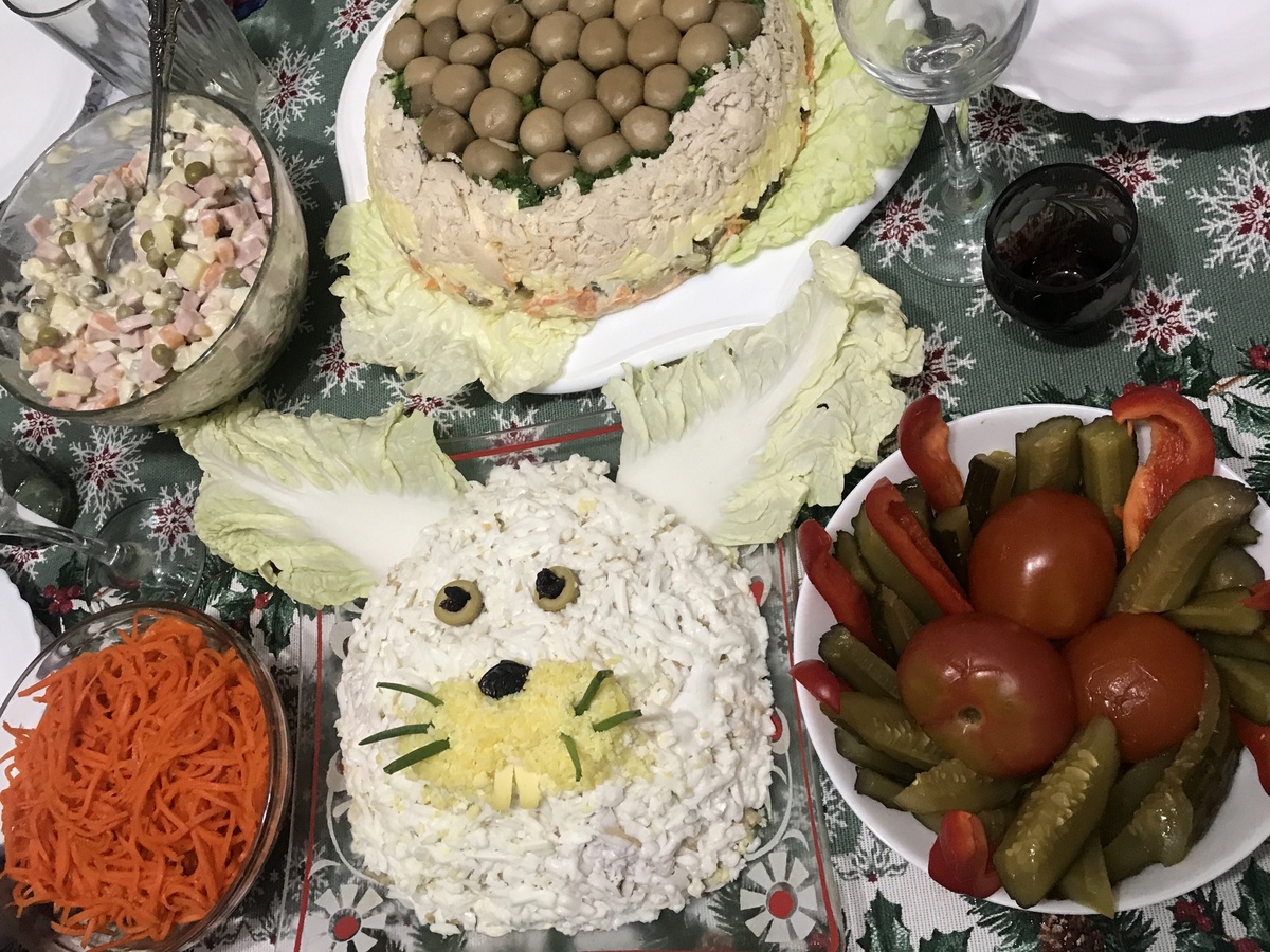 Салат в виде зайца. Фото автора 