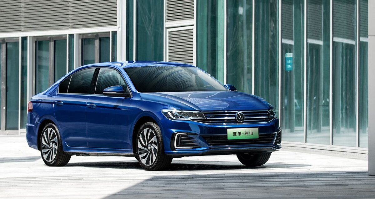     Volkswagen Bora близок к известной в России модели Jetta и Skoda Octavia. Его везут в Россию серым импортом , но локализация под Петербургом невозможна    
 Фото: Volkswagen