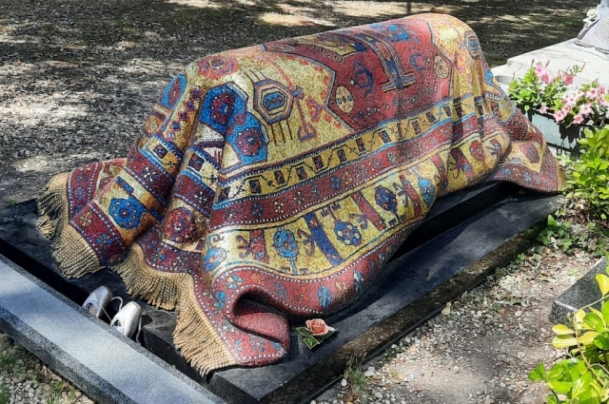    Кладбище под Парижем, где похоронен Нуреев, может прекратить существование