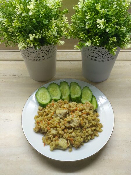 Фото обеда: плов с курицей и перловкой