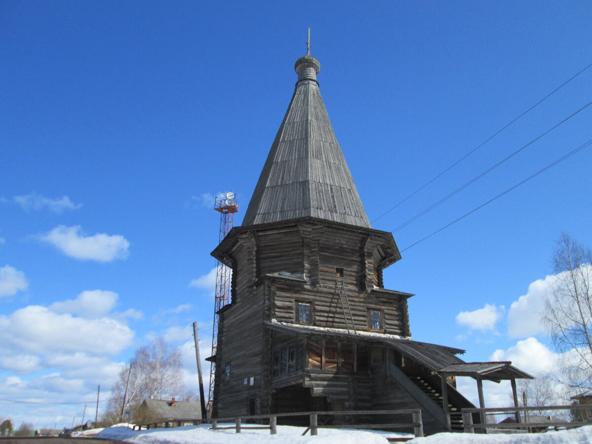 Храм деревянный в селе верхний Секинесь