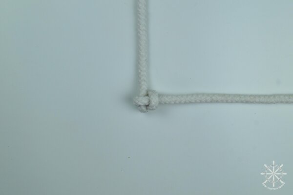 Как вязать королевский узел - шаг 4