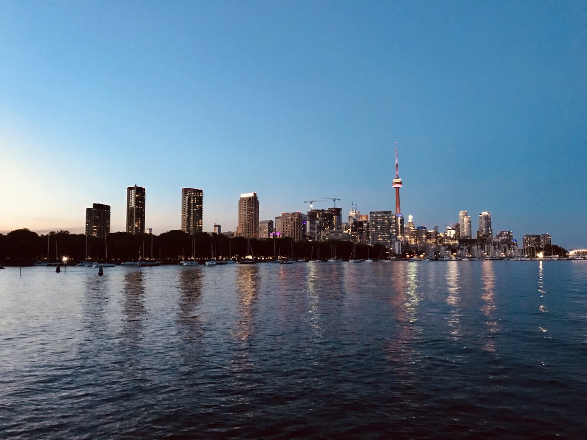Даунтаун Торонто со стороны Ontario Place