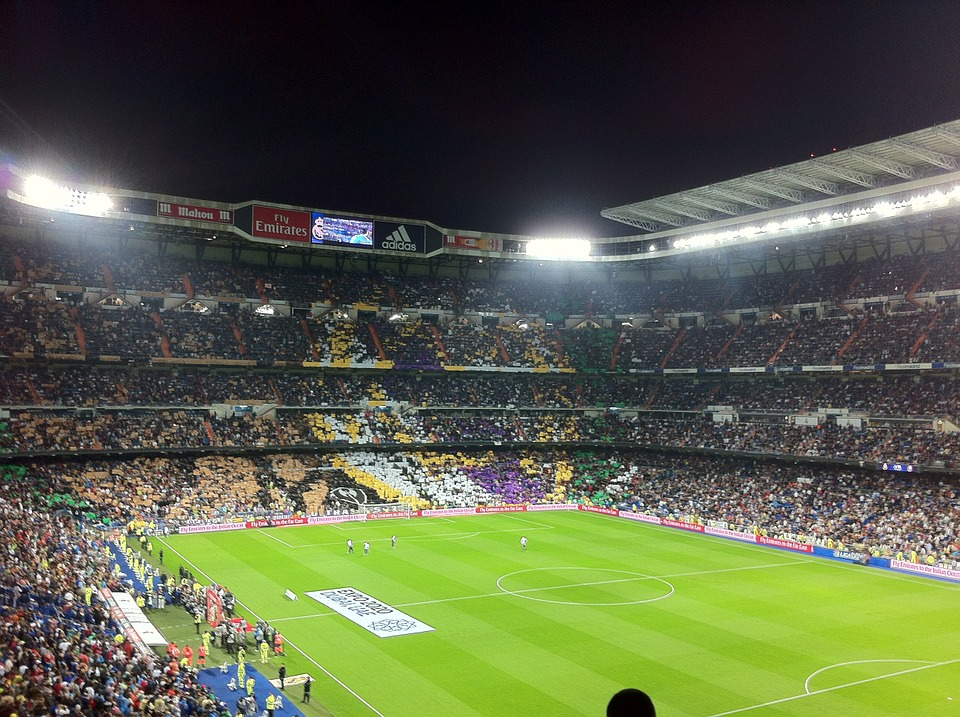 https://cdn.pixabay.com/photo/2014/01/29/16/01/football-stadium-254443_960_720.jpg