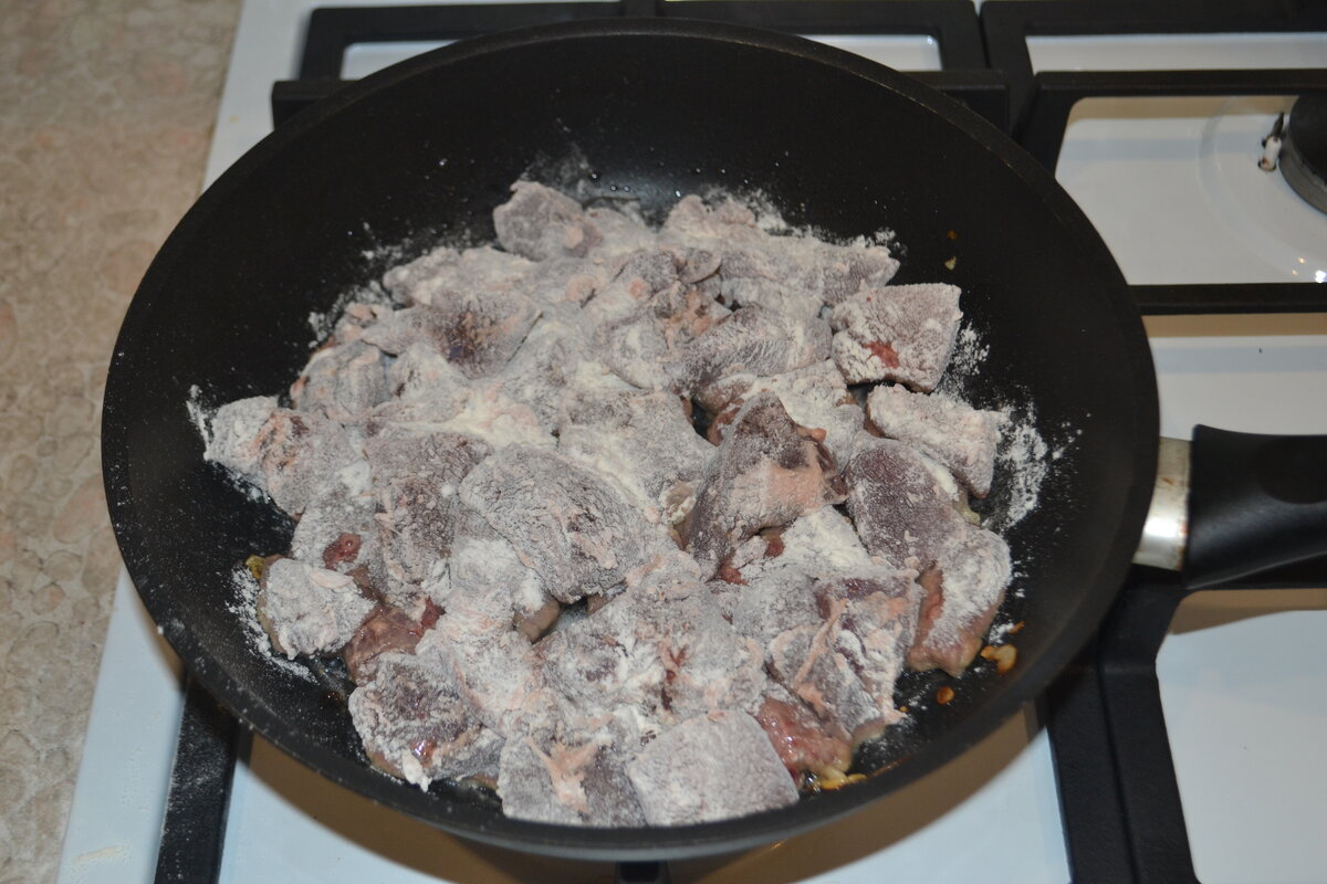 Рецепт печени свиной на сковороде пошаговый. Как правильно приготовить. Как приготовить печень свиную вкусной и мягкой на сковороде с луком.