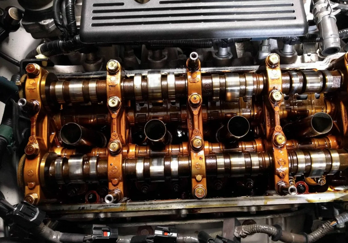 Двигатель без клапанной крышки