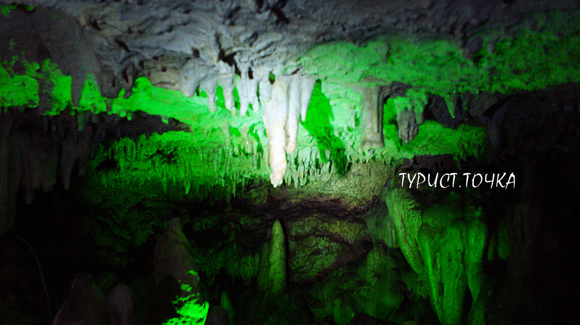 Сталактиты в пещере Нежной