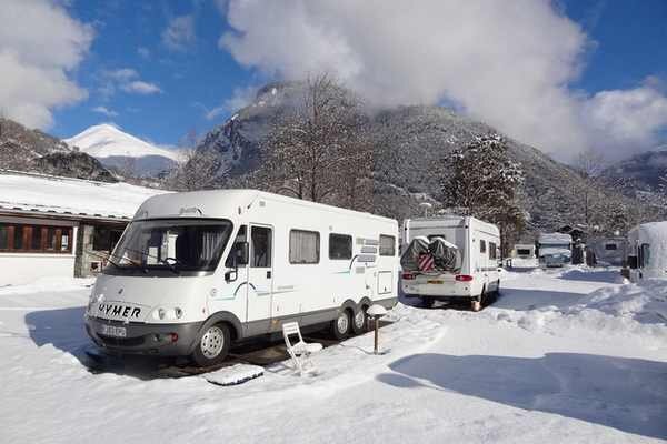 АВТОДОМ HYMER в кемпинге зимой