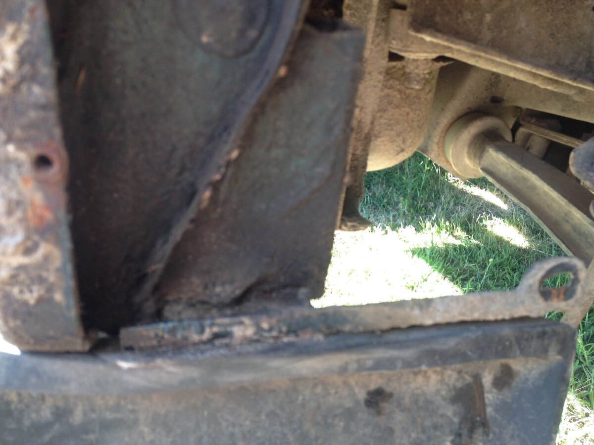 Крепление брызговика срезается.