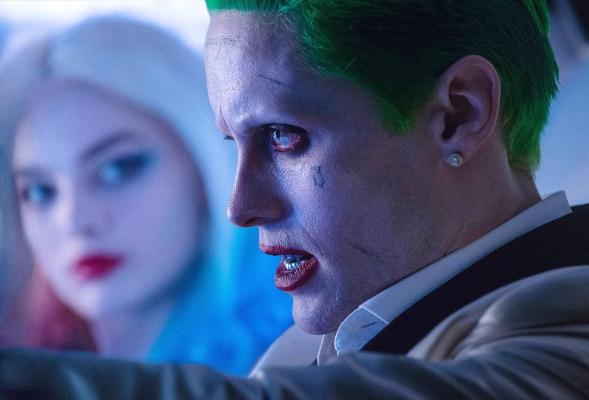 Джаред Лето, шутник с избытком тестостерона.   https://avatars.mds.yandex.net/get-zen_doc/1661927/pub_5db2944434808200afbfcab9_5db29608c31e4900b11d9f26/scale_600