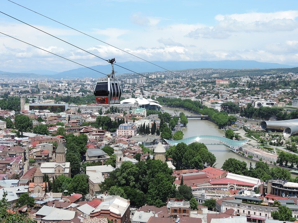 https://cdn.pixabay.com/photo/2017/06/09/14/18/tbilisi-2386965_960_720.jpg