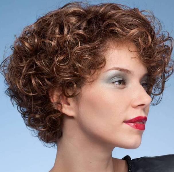 Стрижка округлой формы для вьющихся волос