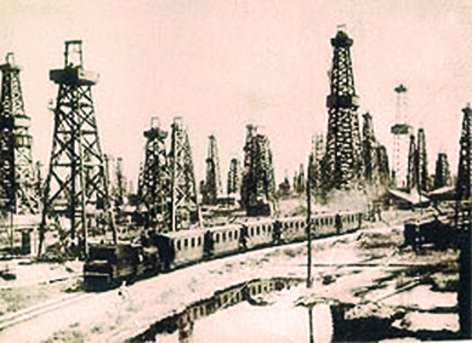 Центр нефтедобычи Российской Империи, район города Баку, начало 20 века.