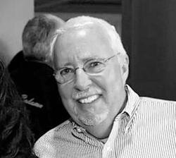 Ныне покойный предприниматель и меценат Джон Диксон страстно любил автомобили Porsche и свою коллекцию Taj Ma Garaj на протяжении нескольких десятилетий – особенно модели с задним расположением двигателя и воздушным охлаждением. По его словам, с «Порше» ему посчастливилось познакомиться ещё подростком. Будучи учеником старших классов, однажды утром Джон ехал в школу на собственном автомобиле, когда на шоссе его вдруг обогнал «911-й», прорычав на прощание оппозитной «шестёркой».