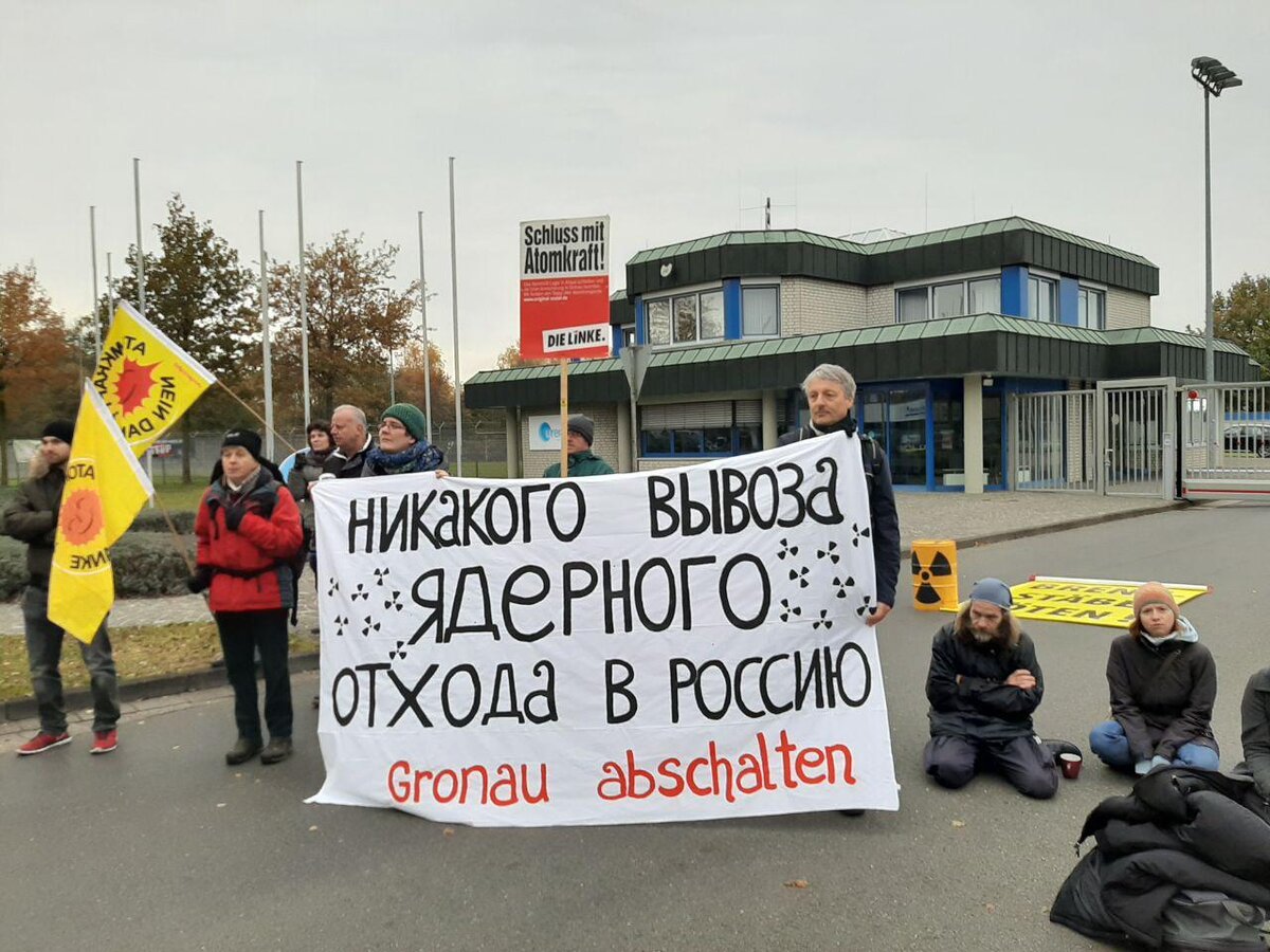 Активисты митингуют накануне отправки поезда. Фото из открытых источников.