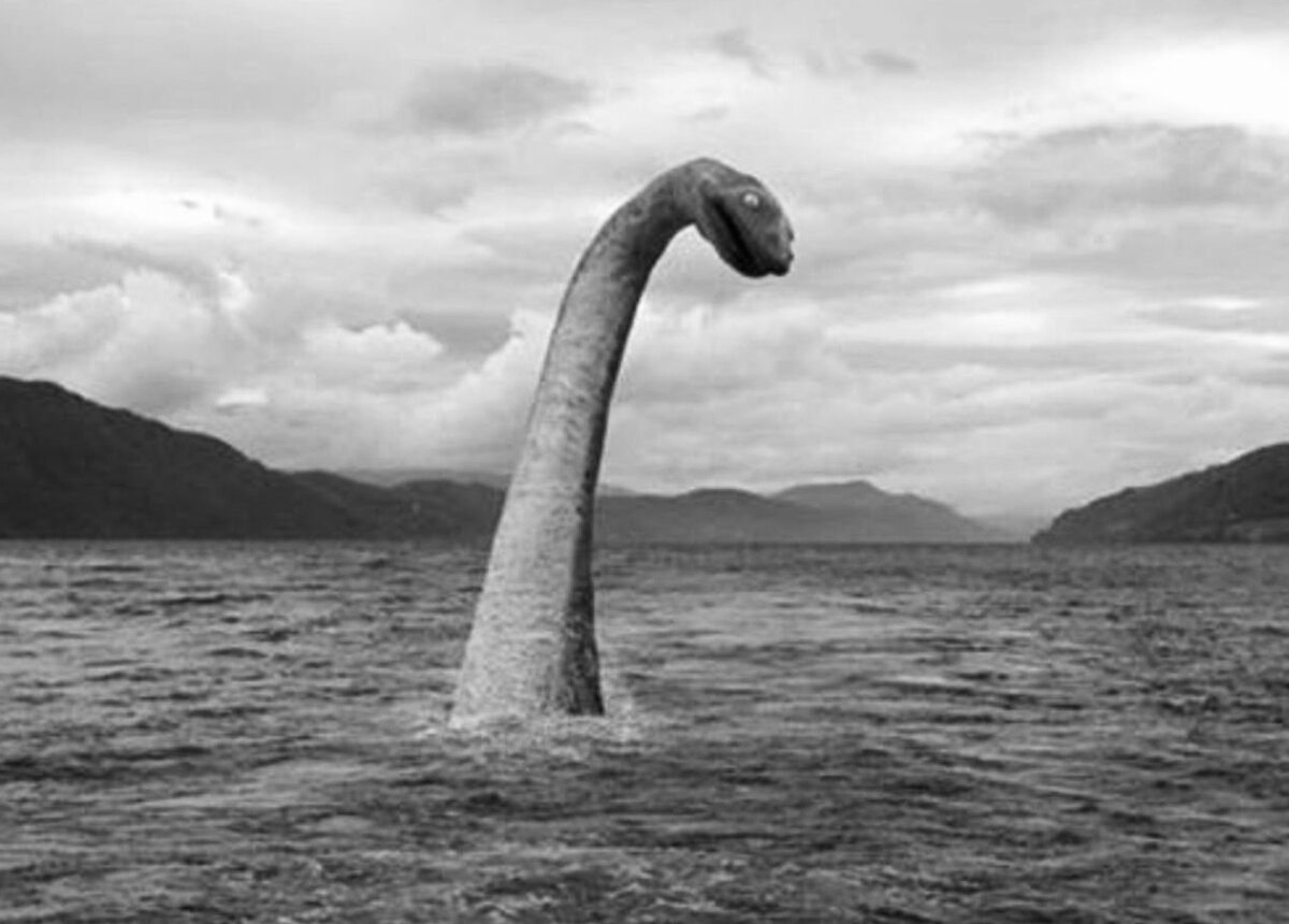 Loch ness monster. Озеро Лохнесс и Лохнесское чудовище. Озеро Лохнесс Несси. Монстр озера Лохнесс. Озеро Лохнесс в Шотландии Лохнесское чудовище.