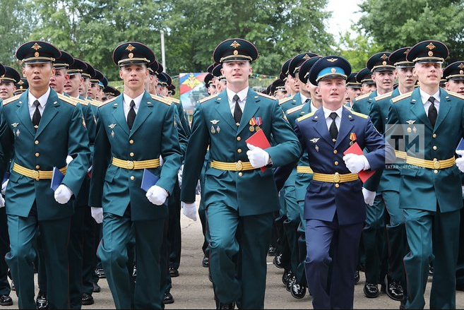 Специальности танкового училища. Курсанты танкового училища Казань. Казанское танковое училище. Курсанты Казанского танкового училища. Курсант военного училища.