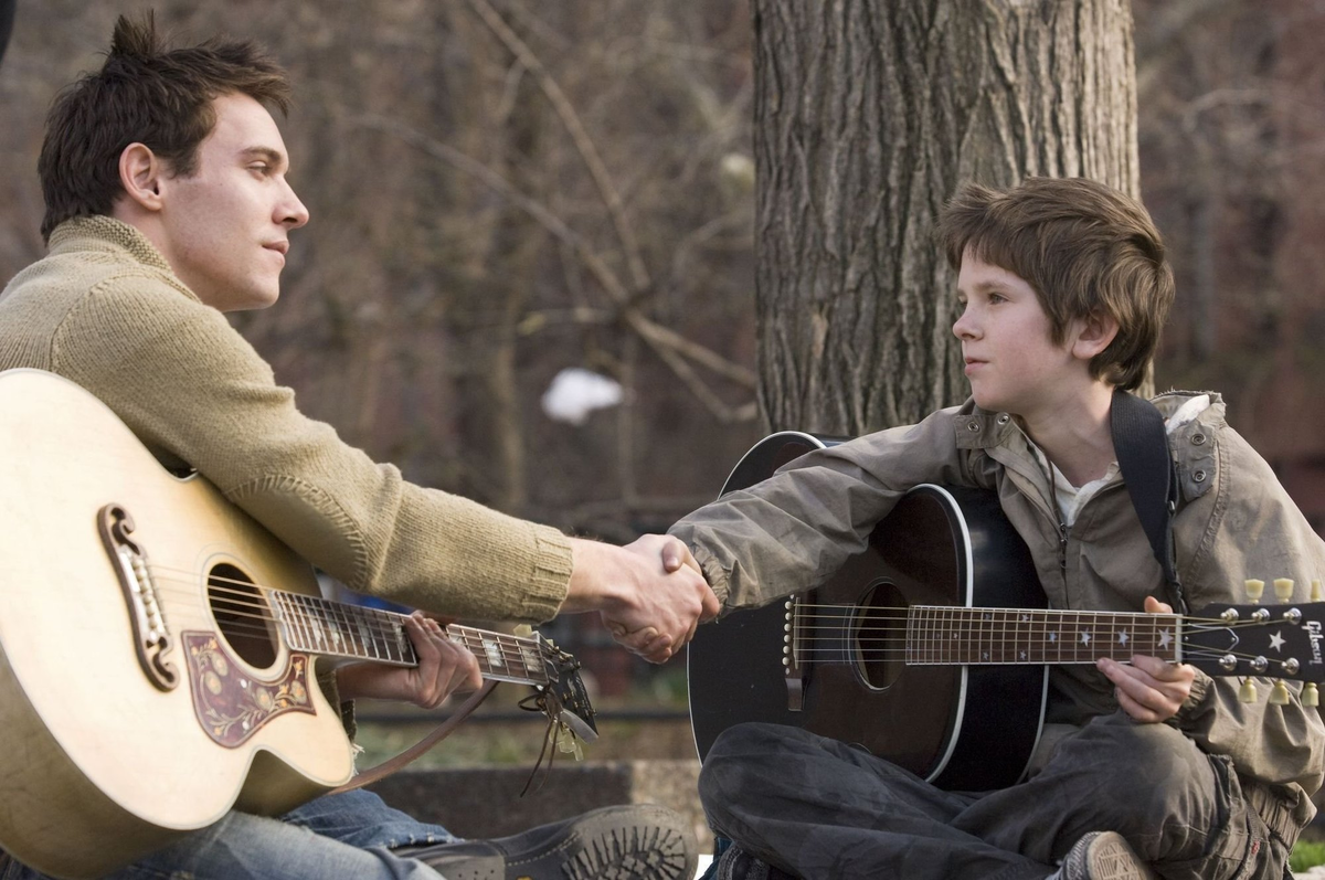 Песня про актера. Фредди Хаймор август Раш. Август Раш / August Rush (2007). Кадр из фильма август Раш. Август Раш Эван Тейлор.