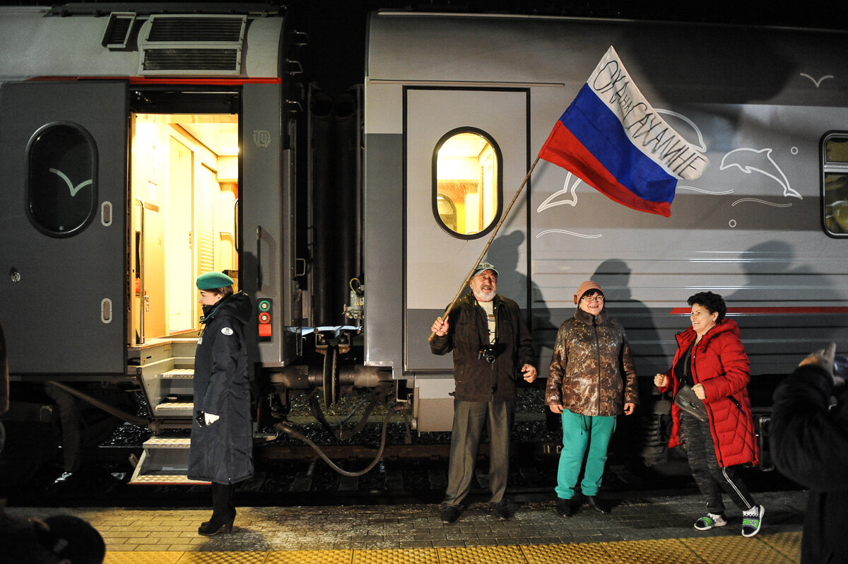 Поезд из Санкт-Петербурга готов двигаться в Крым , через Краснодар и Крымский мост.                     фото: открытые источники сети.