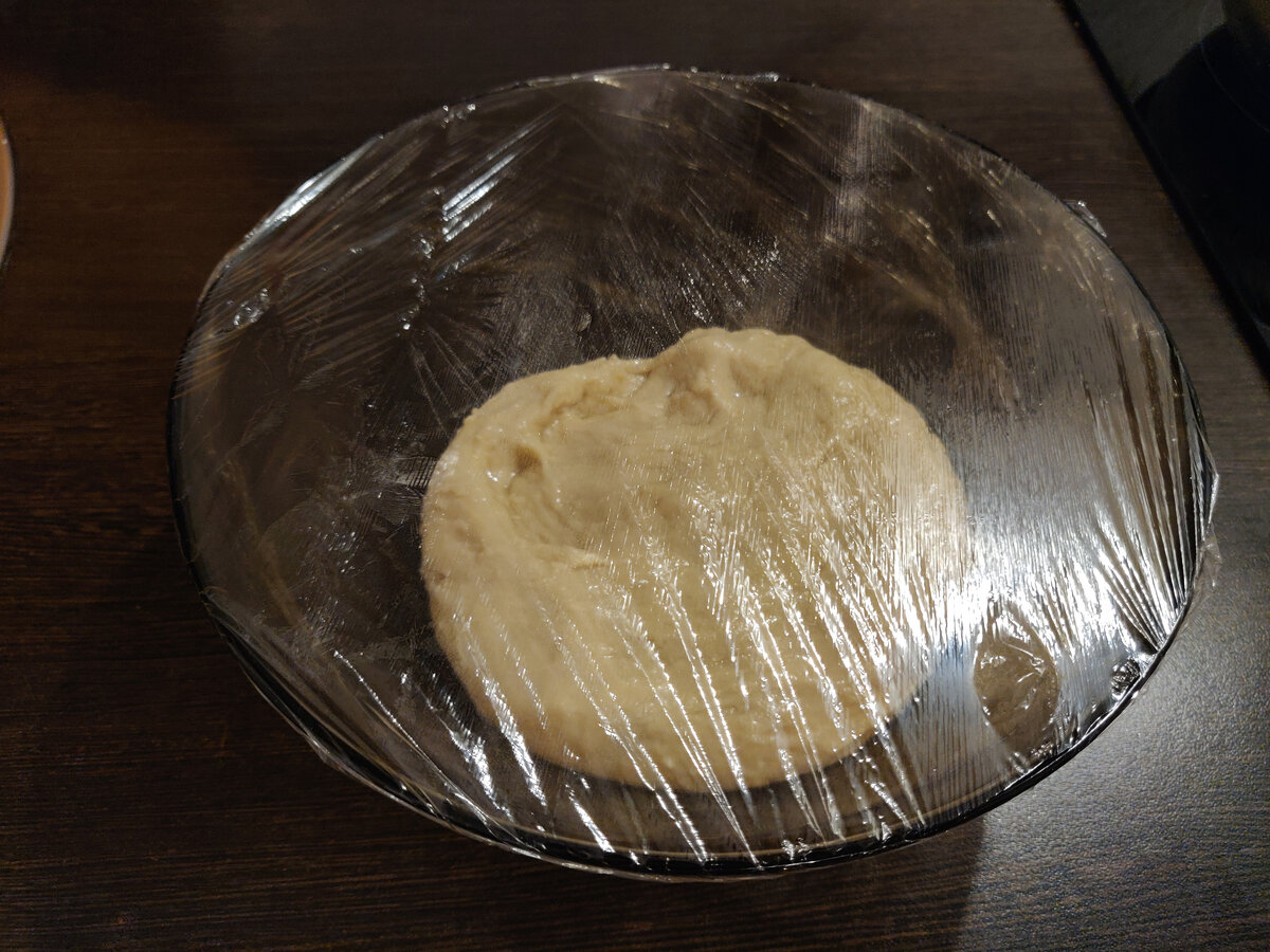 Тесто поставить в теплое место.