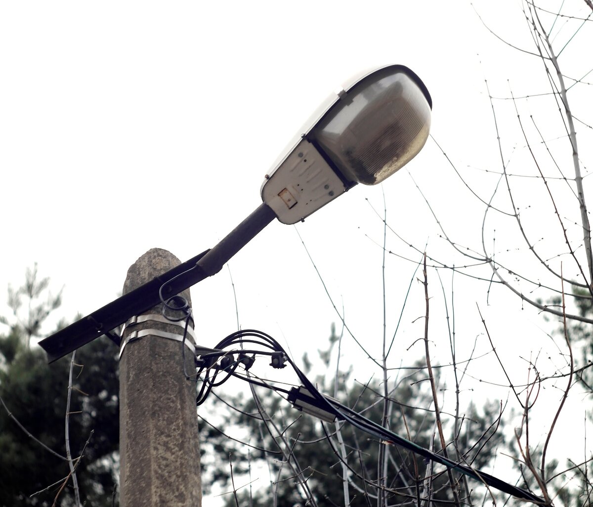 Почему замена ртутных уличных ламп на светодиодные светильники не имеет смысла: мнение инженера