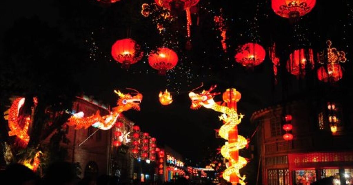 Ночное представление, ярко и захватывающе!