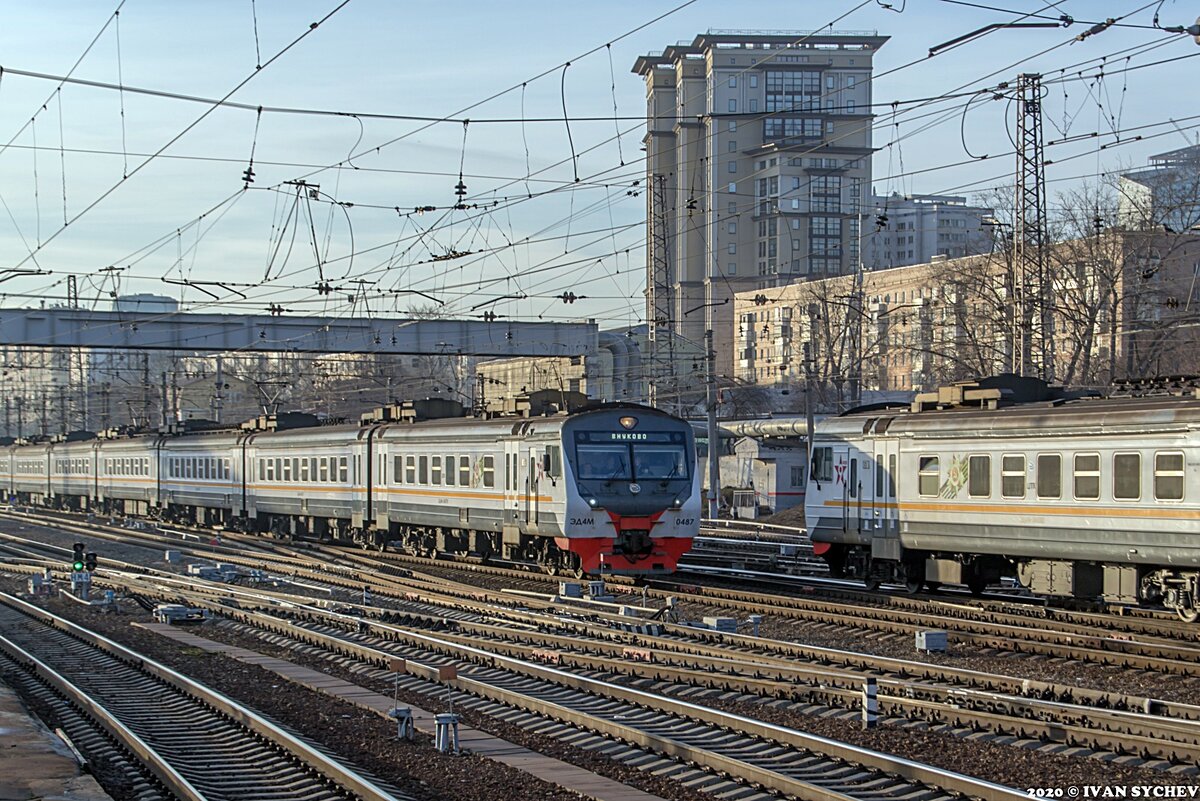 Поезда на киевском