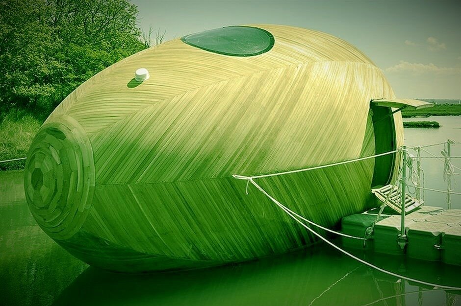 Дизайнерский проект плавучего дома.