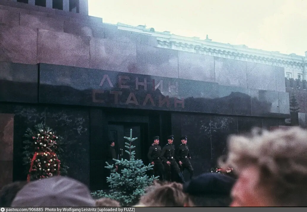 Мавзолей Ленина-Сталина. Июнь 1961 года