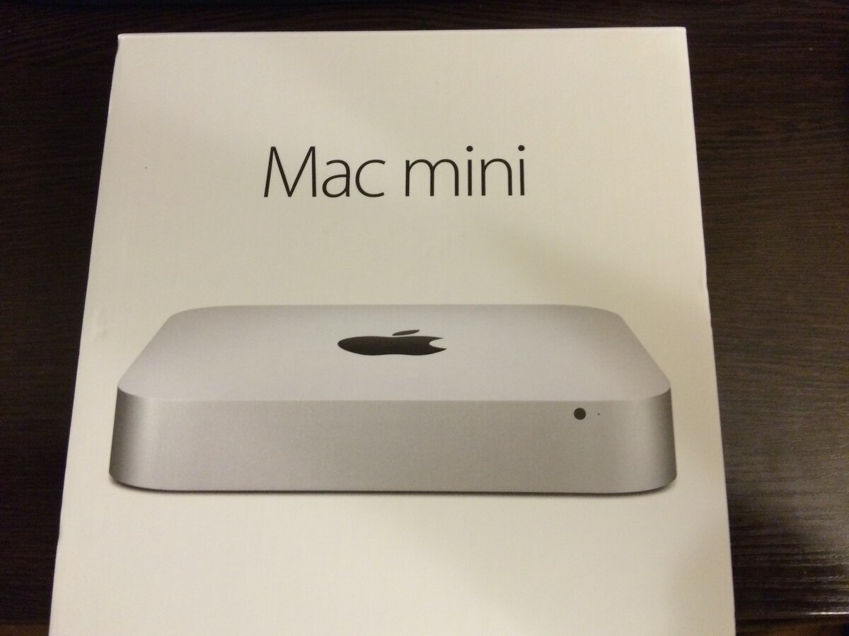 Mac mini и его коробка образца 2014 года