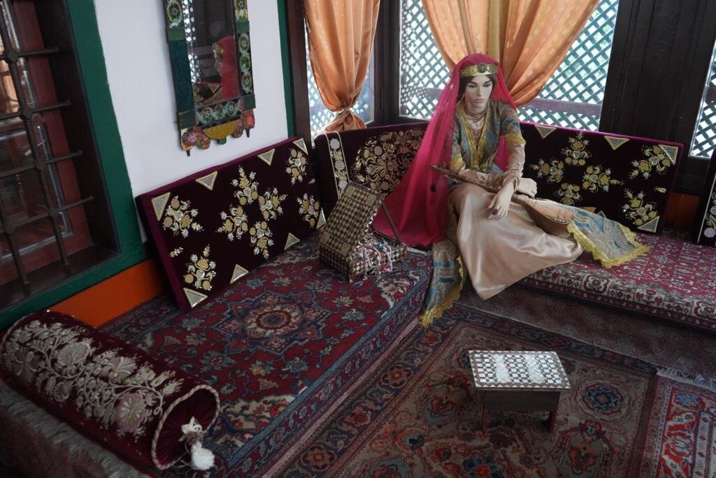 Бахчисарайский дворец. Гарем. Инсталляция "Дочь хана".