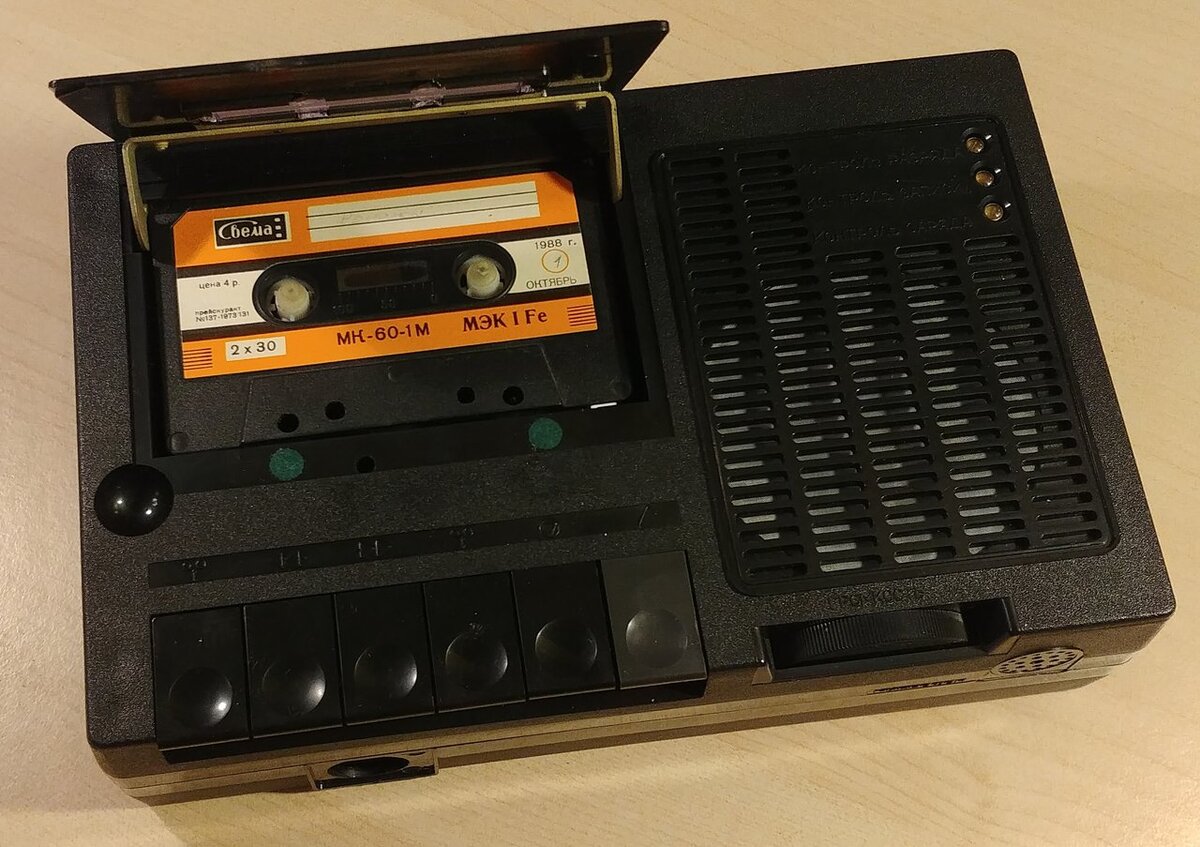 Портативный войсковой кассетный магнитофон ВМ-85к, односкоростная версия, 1990 год 