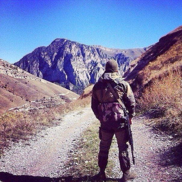 Парень в горах Дагестана