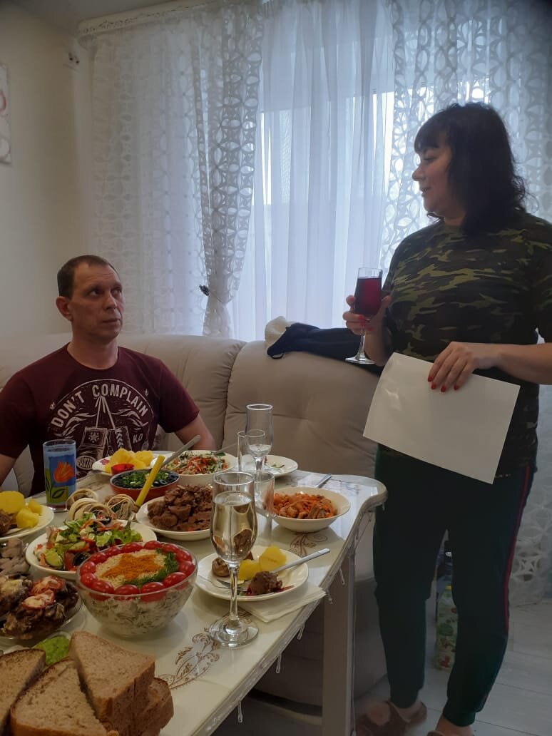 Вот он, этот стол, который мы двигали