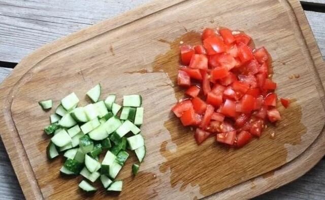 Салат из овощей «Ширази» - рецепт из кулинарной книги Меган Маркл