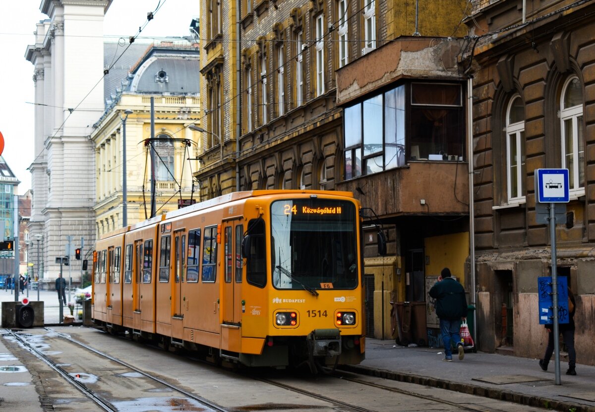 Будапешт. Трамвай Duewag TW6000	№ 1514 на маршруте №24 (Festetics György utca). Автор фото: Tučňá. Источник фото: https://transphoto.org/photo/1309703/ (Фотогалерея СТТС)