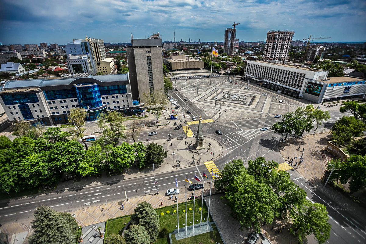 (Вид на центр города).