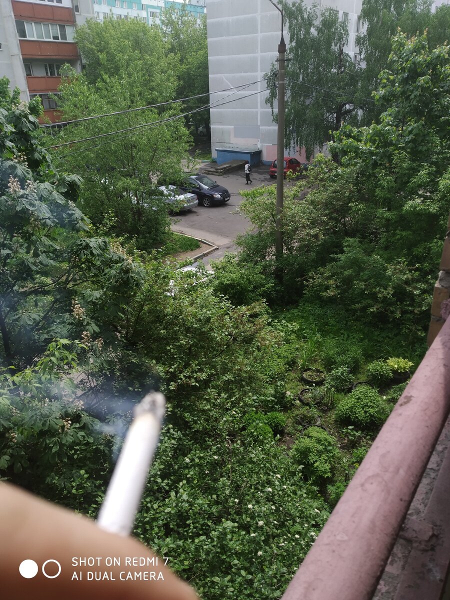 Вот говорят все, что курить плохо и все такое, за то я на улице бываю чаще :?