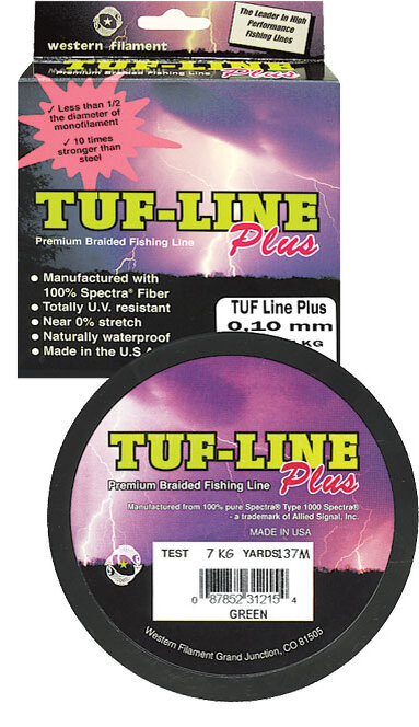 В Японии производителей высококачественной плетеной лески на порядок больше. Большинство из них используют плетение ROUND super braid. Особой популярностью потребителей пользуются бренды Benkey, Sunlain. А вот здесь ВНИМАНИЕ: большинство плетеных лесок под маркой РЕ не имеют пропиток, которые бы защищали волокна от истирания, и предназначены они для ловли на воблеры и блесну, но категорически не выдерживают донной джиговой проводки и трения о коряги. С этим связаны многочисленные претензии наших рыболовов. У Sunlain есть джиговая плетеная леска с соответствующим покрытием, но и цена у нее в полтора раза выше, чем у обычной (и так не самой дешевой) РЕ-шки. Зато к чести РЕ можно сказать, что все эти шнуры отличаются высокой разрывной нагрузкой и великолепными бросковыми качествами даже на легких приманках. Кроме того, в процессе эксплуатации они как бы заполировываются о кольца спиннинга, что еще больше улучшает их характеристики.