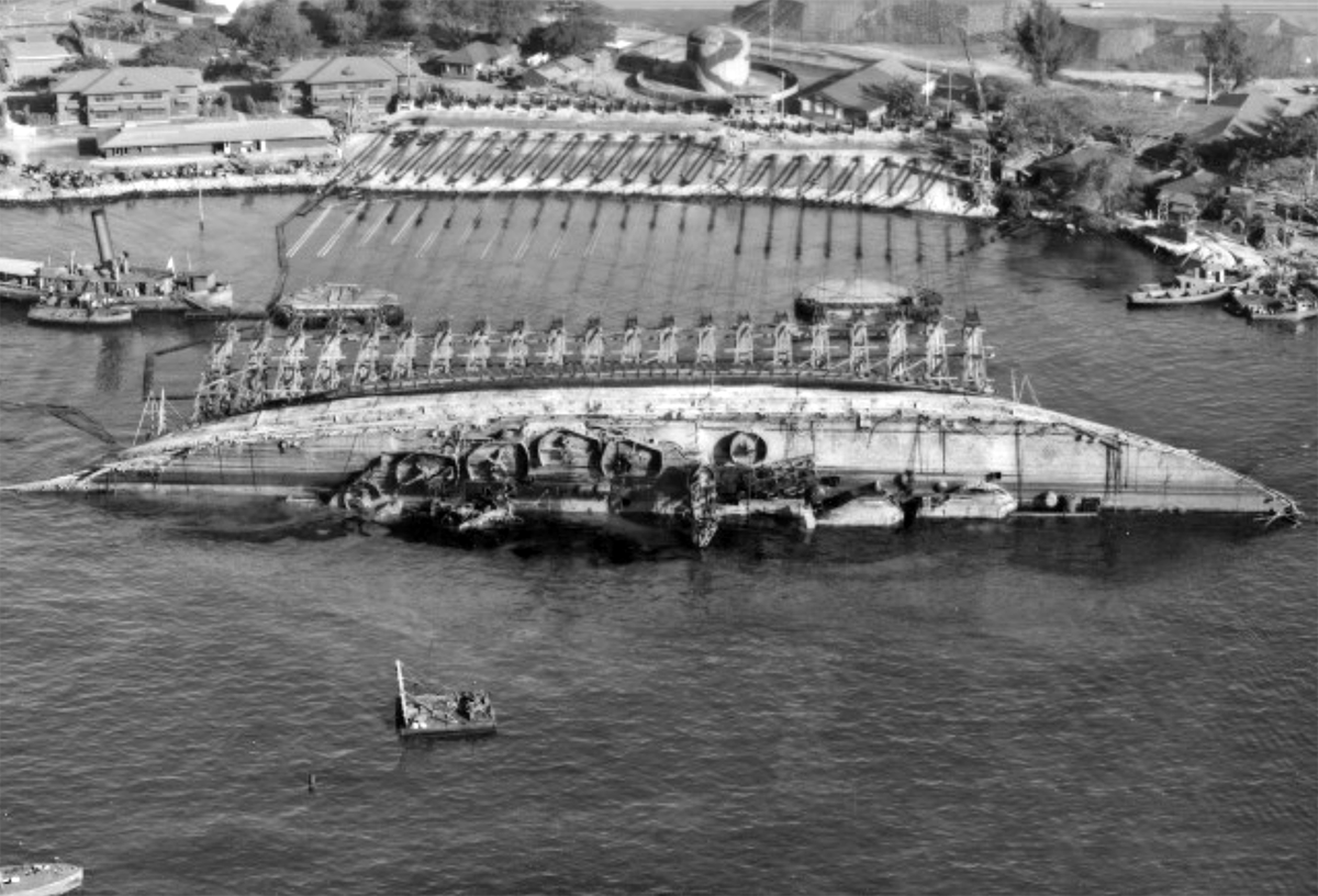 Подъем USS Oklahoma продолжается, уже заметен некоторый прогресс, 19 марта 1043г.
