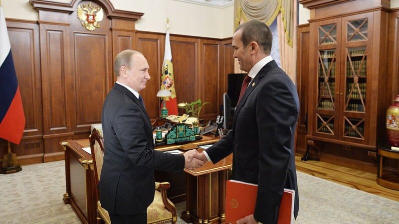 Всё так, экс-глава Чувашии рискует уехать по адресу, пополнив список высокопоставленных арестантов. Но интересно другое. 