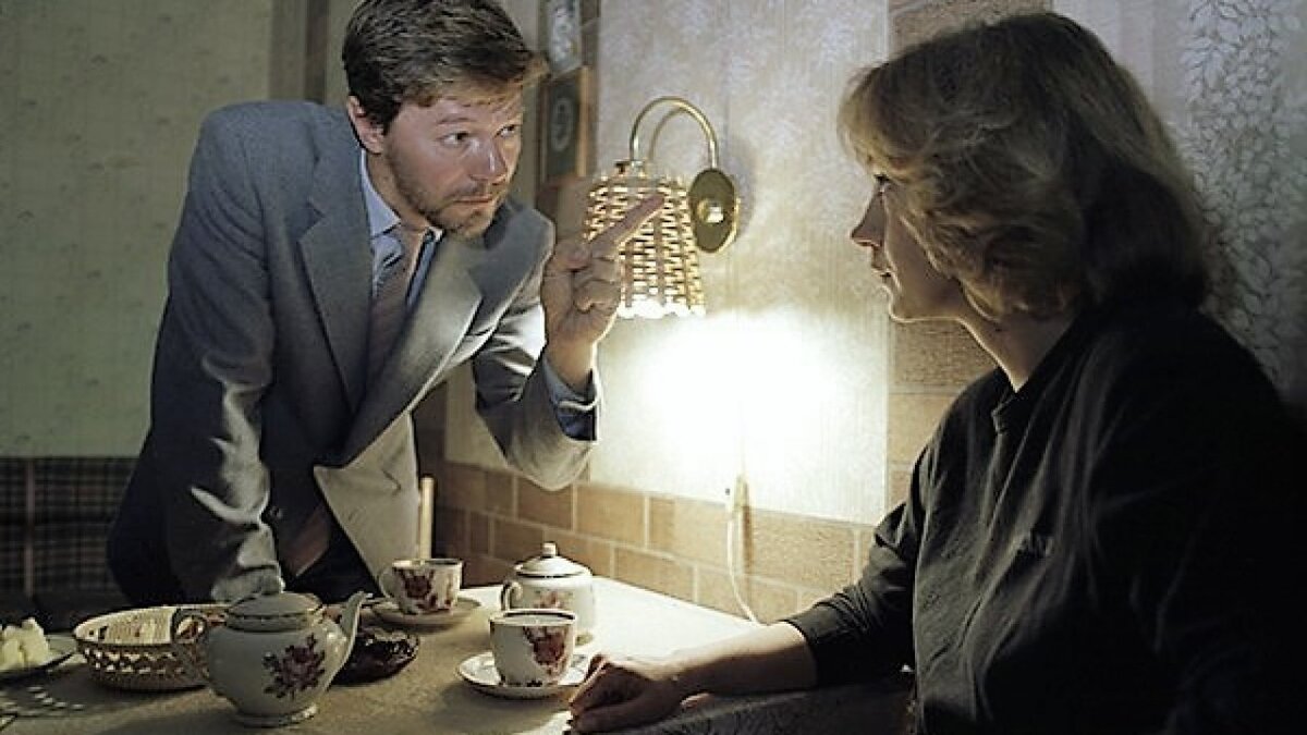 Кадр из фильма "Одинокая женщина желает познакомиться", 1986 г.