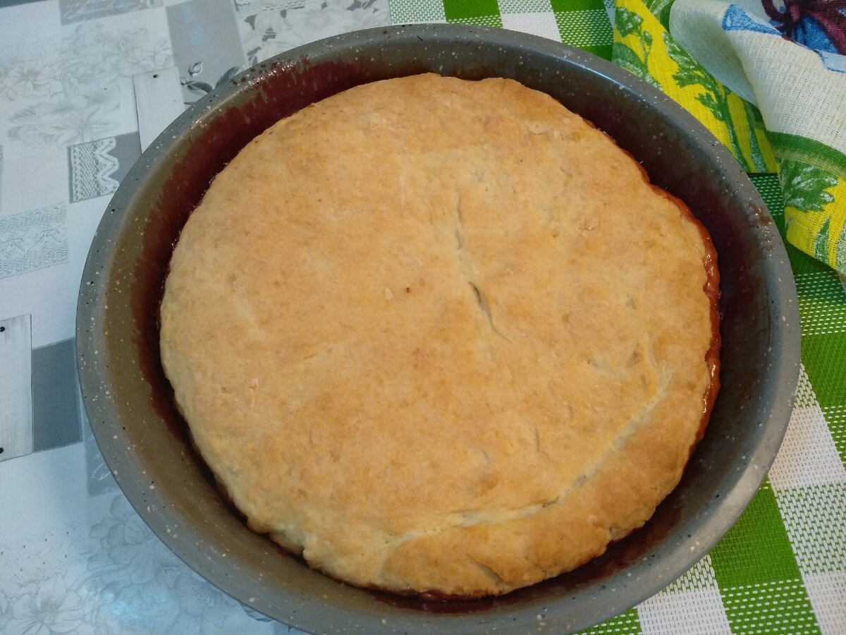 Непропеченный пирог. Шарлотка не пропеклась. Как понять что тесто пропеклось. Как понять что тесто пропеклось. Готовность бисквита.