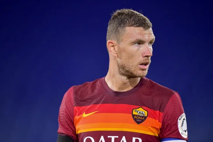 Эдин в ожидании мяча
Фото: asroma.com