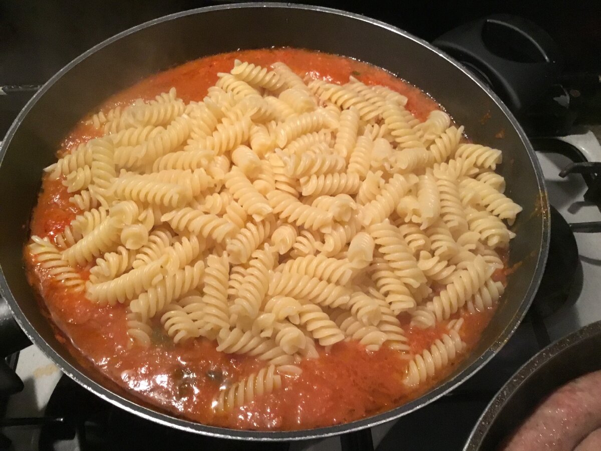 Спагетти с мясом на сковороде простой рецепт с фото пошагово